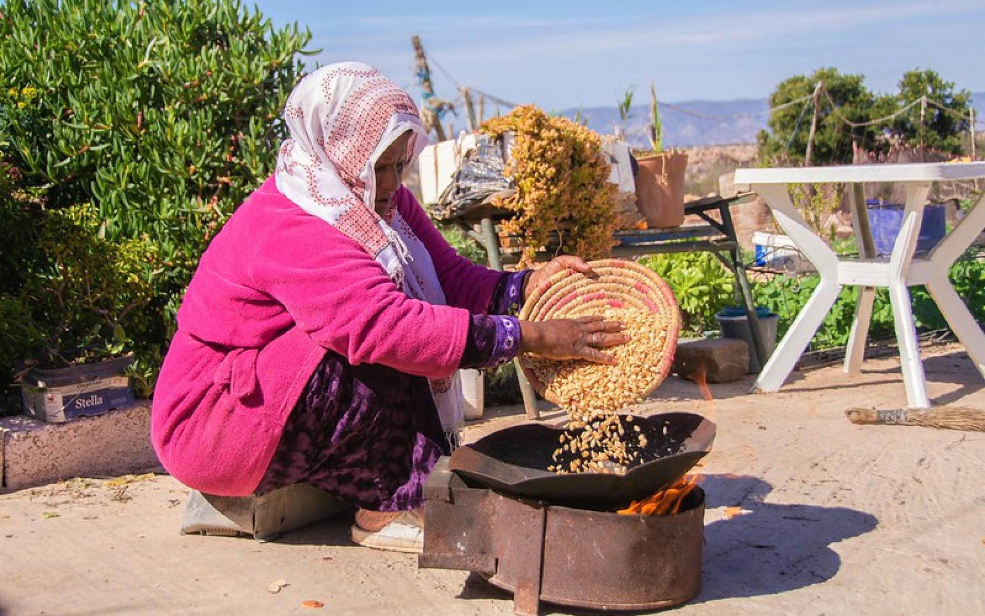 Woman with basket as seen on the cover of OIG's spring 2025 Semiannual Report to Congress. 